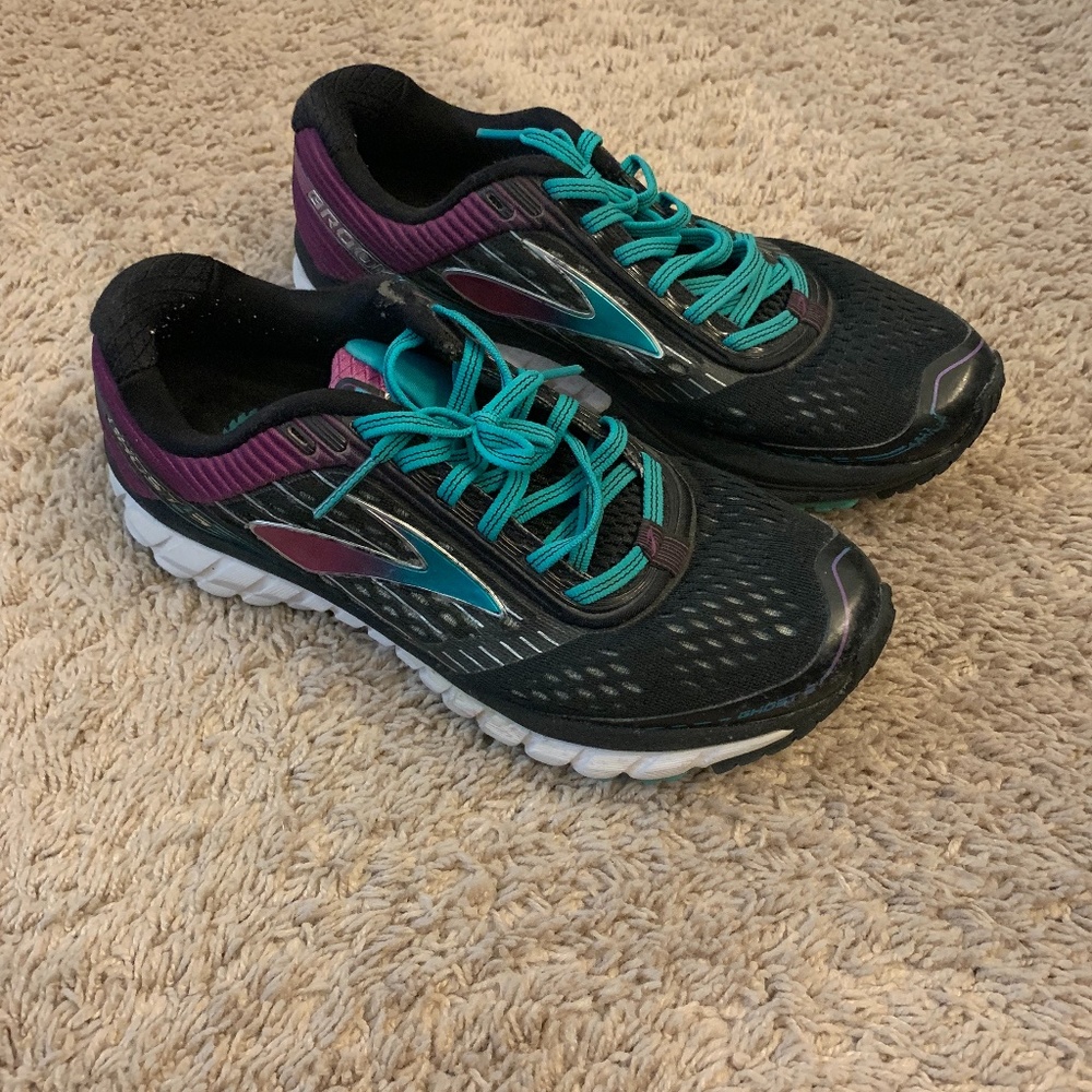 Brooks Tennis Shoes